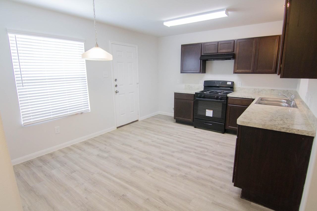 1657 Sax Leigh Dr - Photo 3 of 8