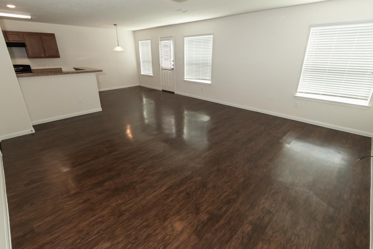 8315 Big Creek Dr - Photo 3 of 11