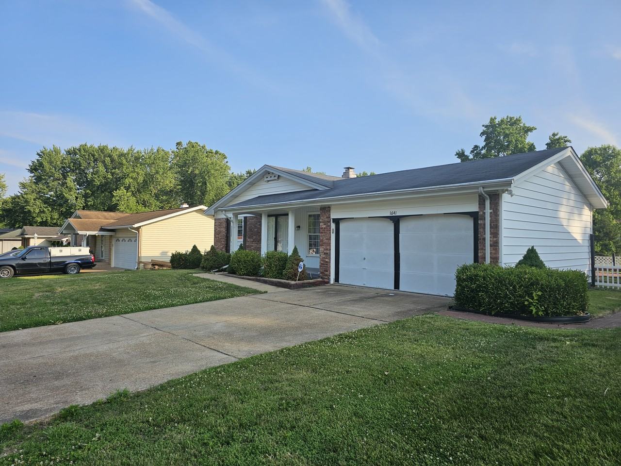 1641 Sherwood Forest Dr - Photo 2 of 21