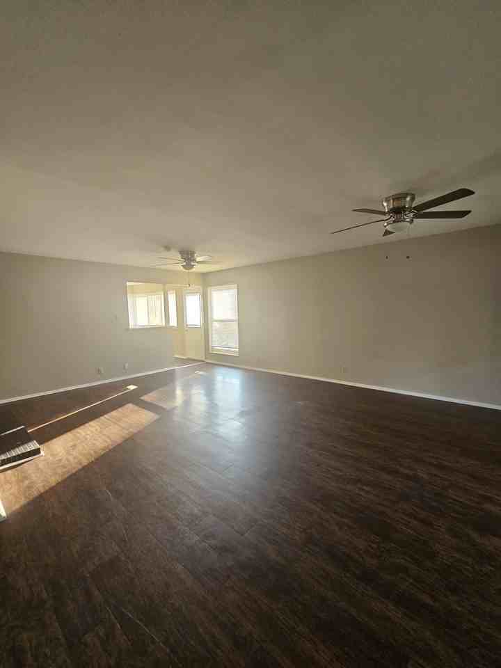 1641 Sherwood Forest Dr - Photo 3 of 21