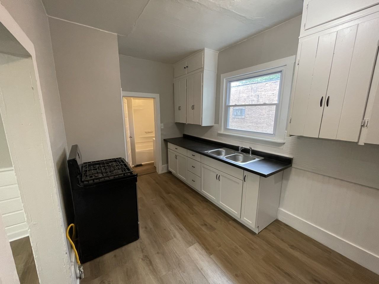 2716 7Th St - Photo 3 of 8