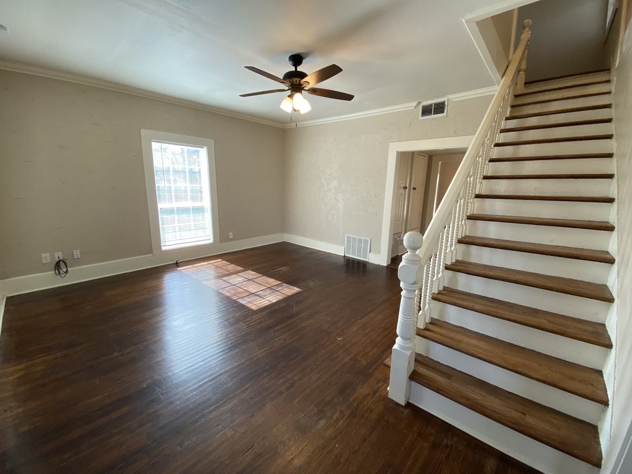 215 N Avenue A - Photo 3 of 24