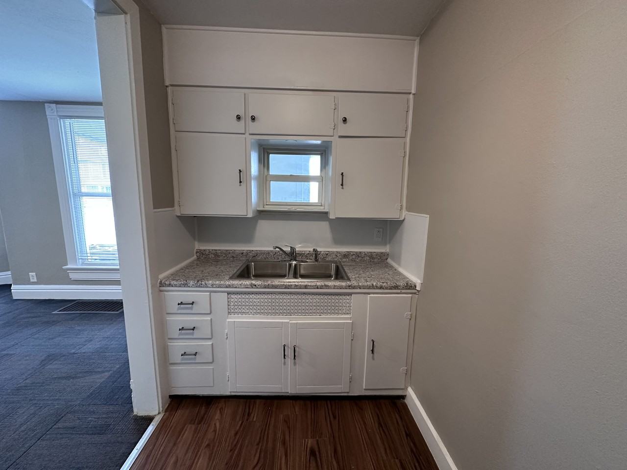 604 Hendricks St - Photo 3 of 8