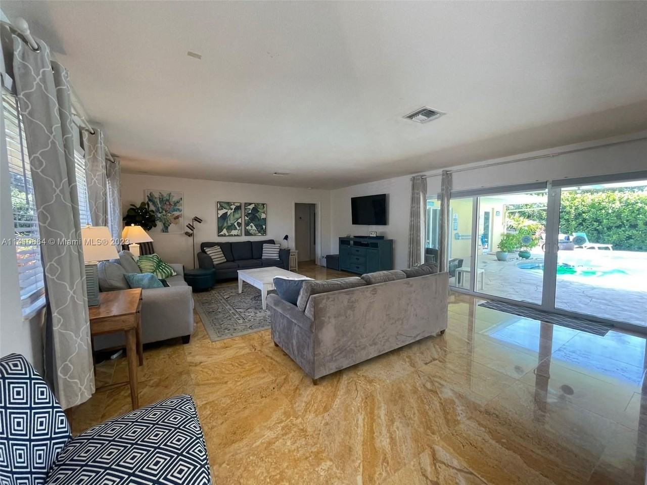 4410 Buchanan St - Photo 7 of 50