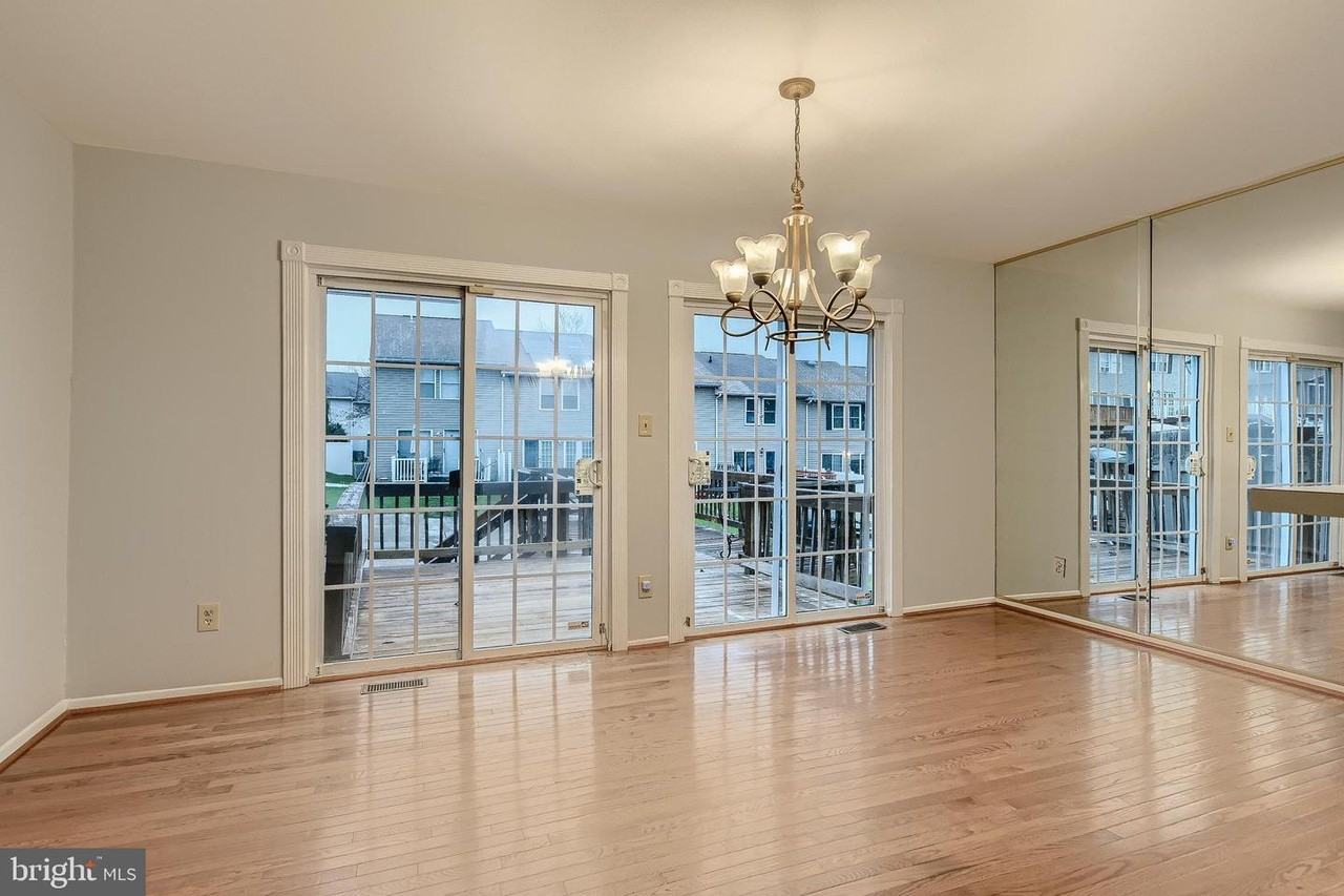 15 North Athol Avenue - Photo 3 of 18