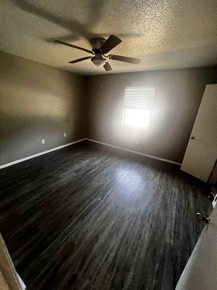 1019 1021 1015 - Photo 2 of 4