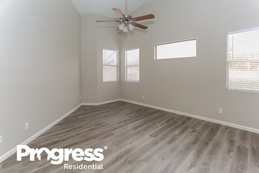 9146 W Salter Dr - Photo 3 of 15