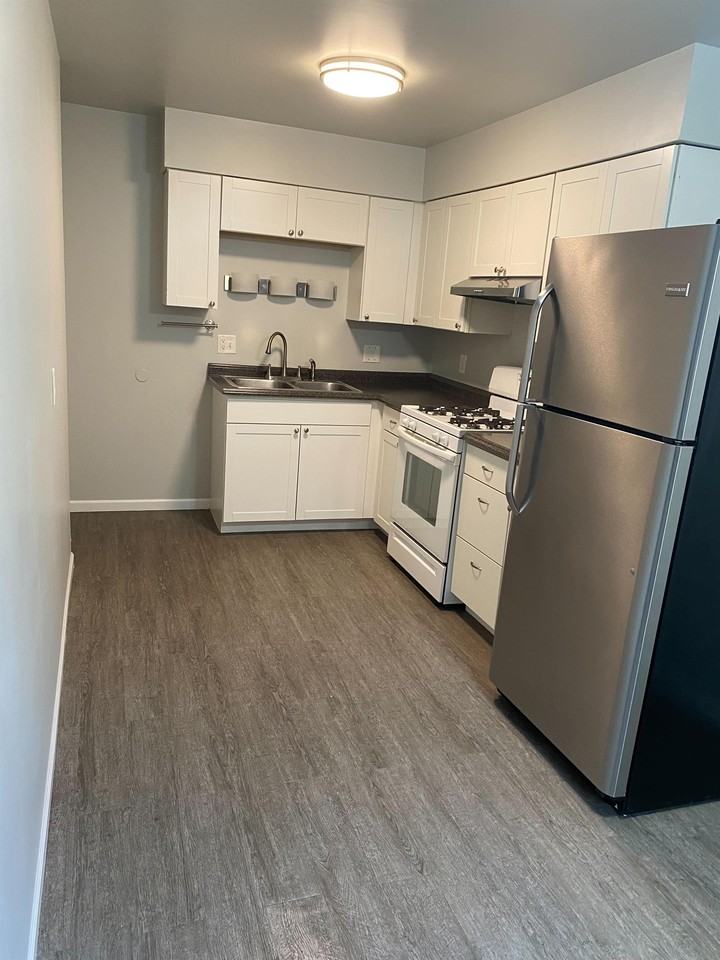 115 S 18th St #1 - Photo 2 of 14