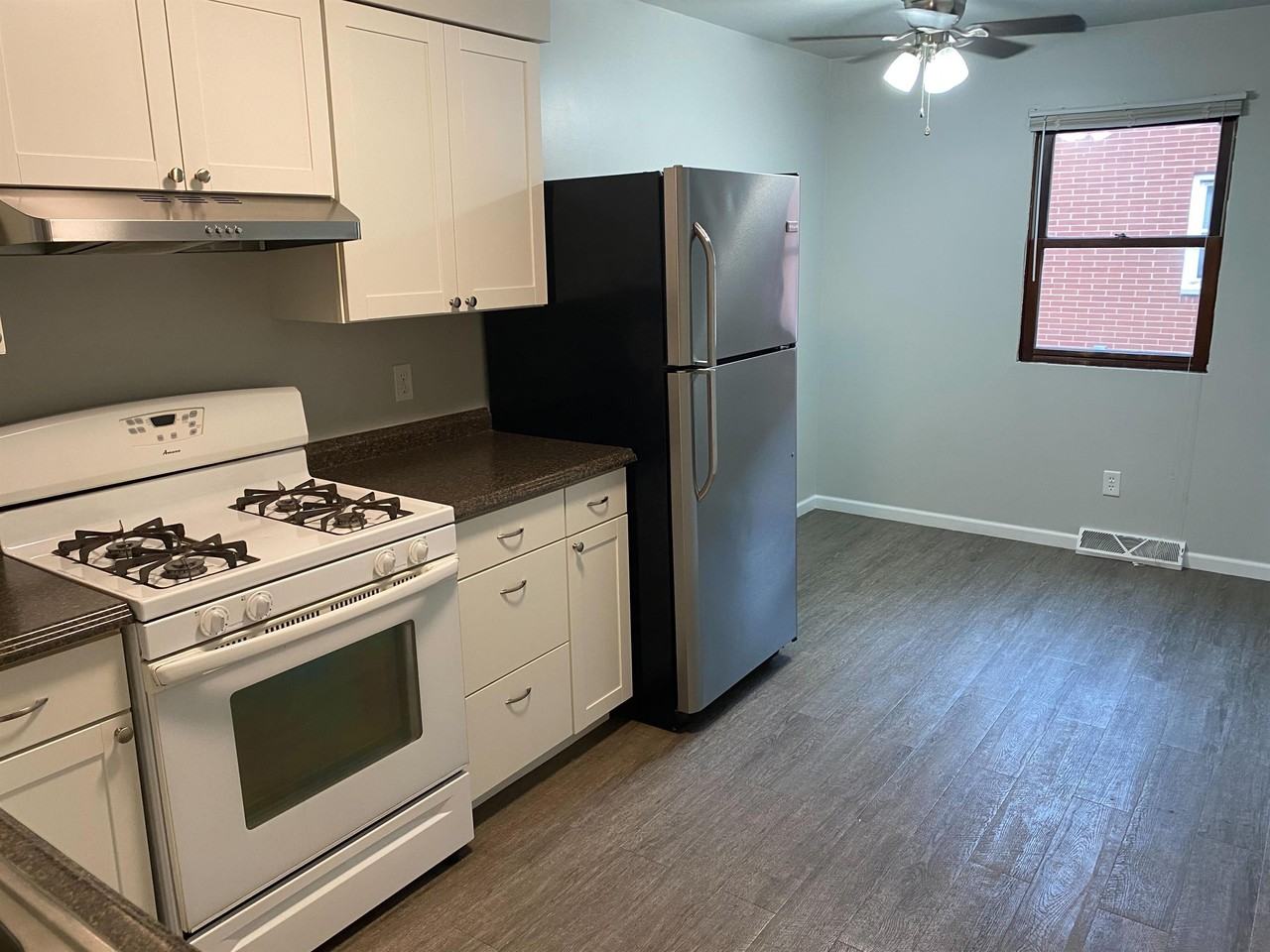 115 S 18th St #1 - Photo 3 of 14