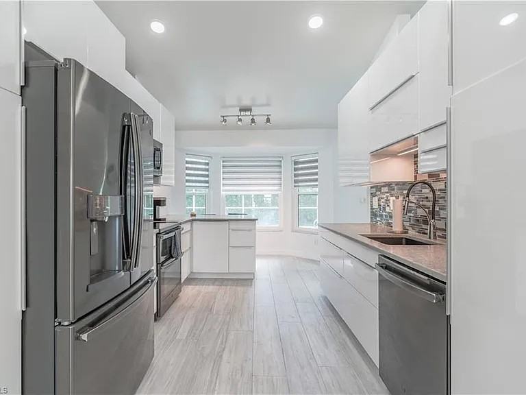 201 South Bahama Avenue - Photo 2 of 16