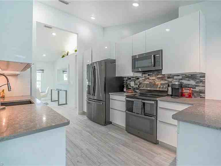 201 South Bahama Avenue - Photo 3 of 16