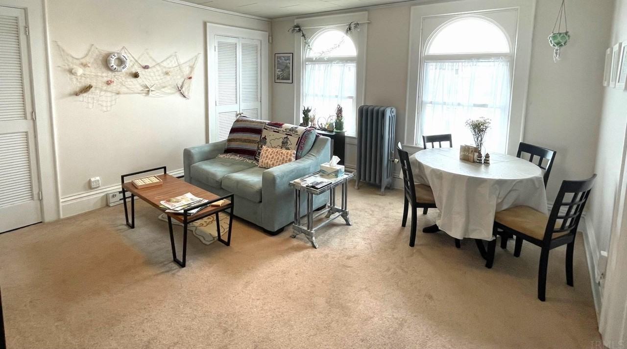 511 W Wayne St - Photo 2 of 10