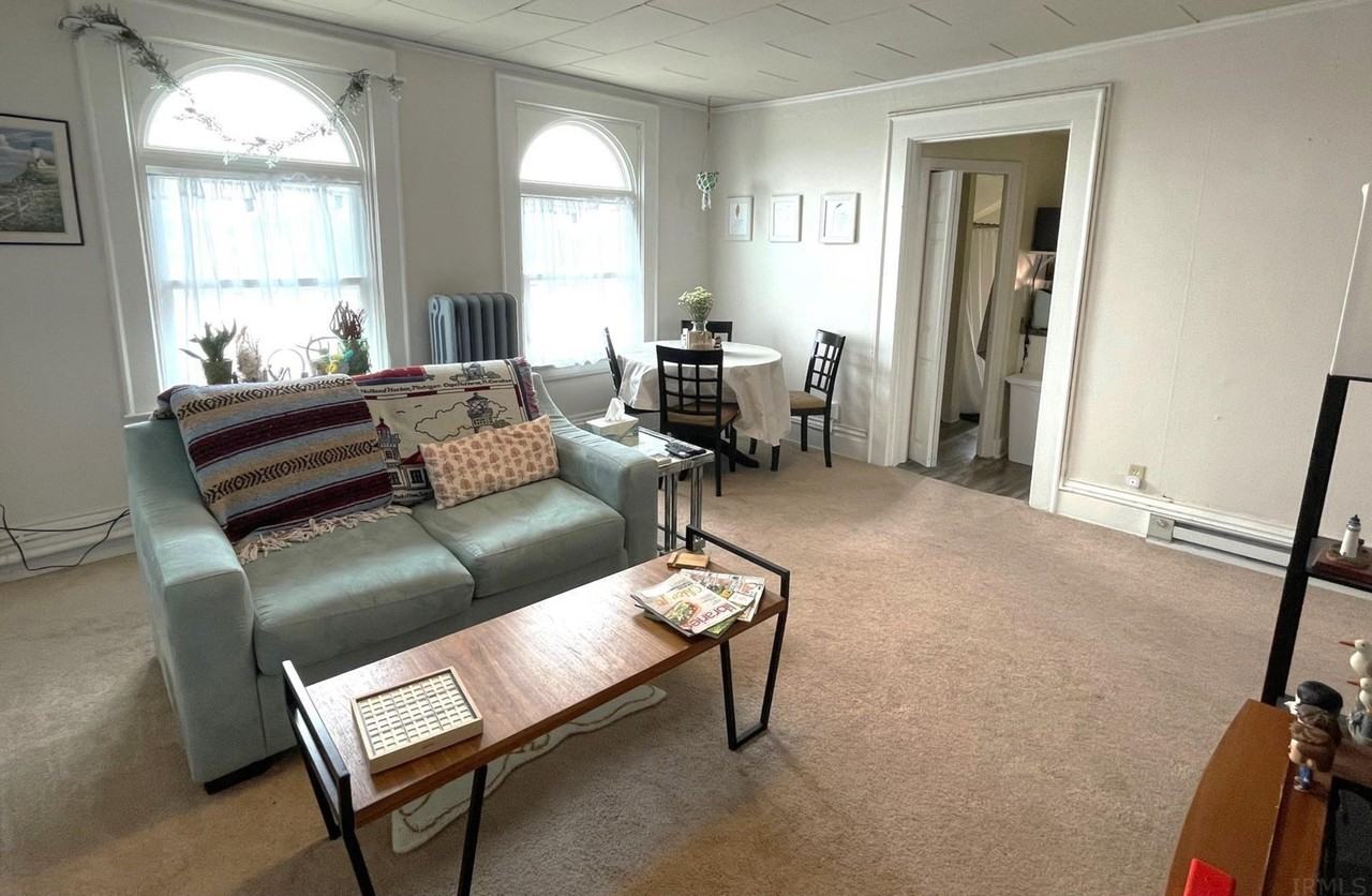 511 W Wayne St - Photo 3 of 10