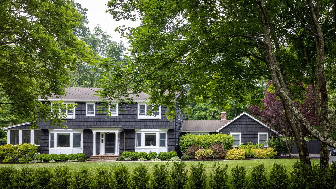 8 Beaverbrook Dr - Photo 3 of 35