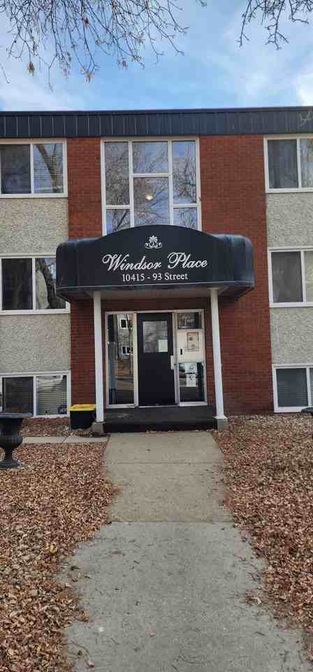 Cozy 2 bed 1 bath apartment*Heat & Water Included*Downtown*Parking stall* Apartments 10415 93