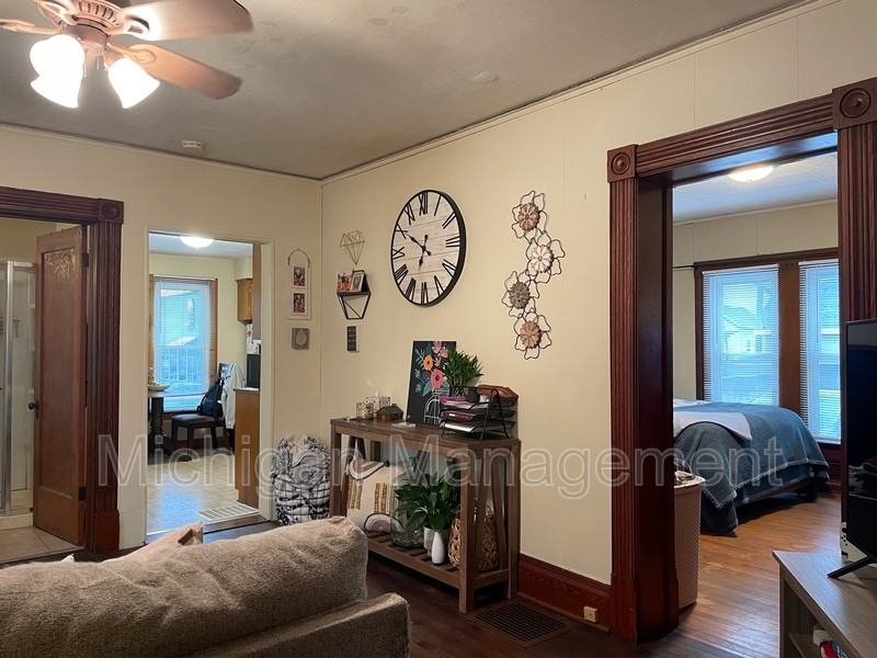 455 N Mill St #B - Photo 2 of 9