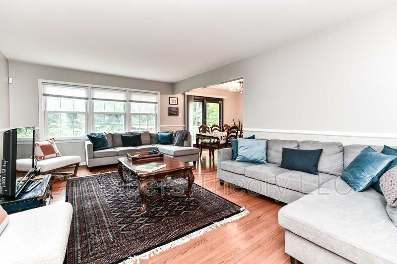 7519 Todd Pl - Photo 3 of 38