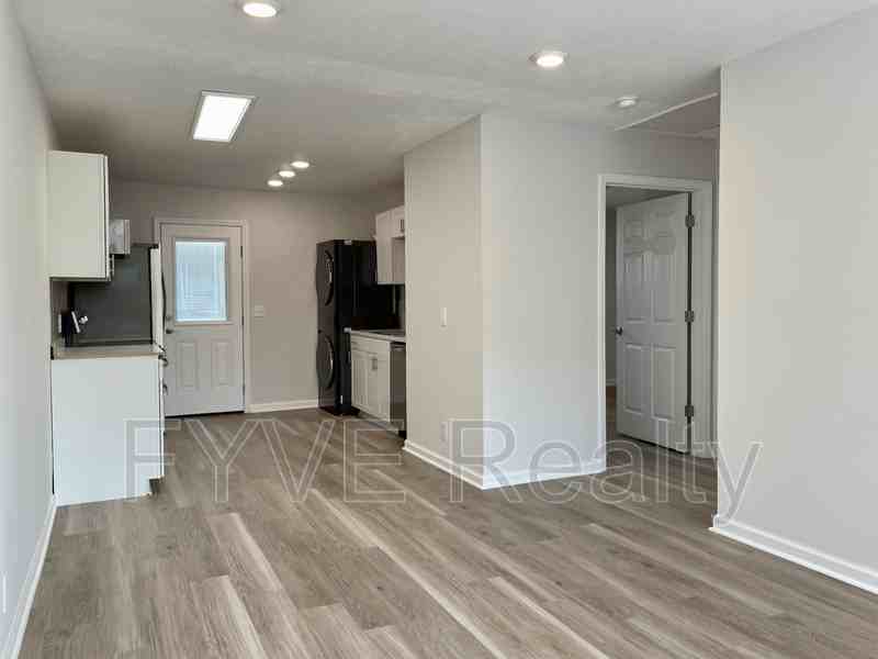 1517 Mary St #B - Photo 2 of 17