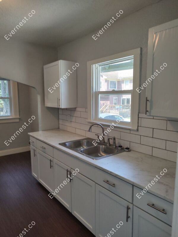 2115 E 67th Ter - Photo 3 of 22