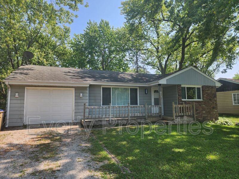 917 111th St - Photo 2 of 30