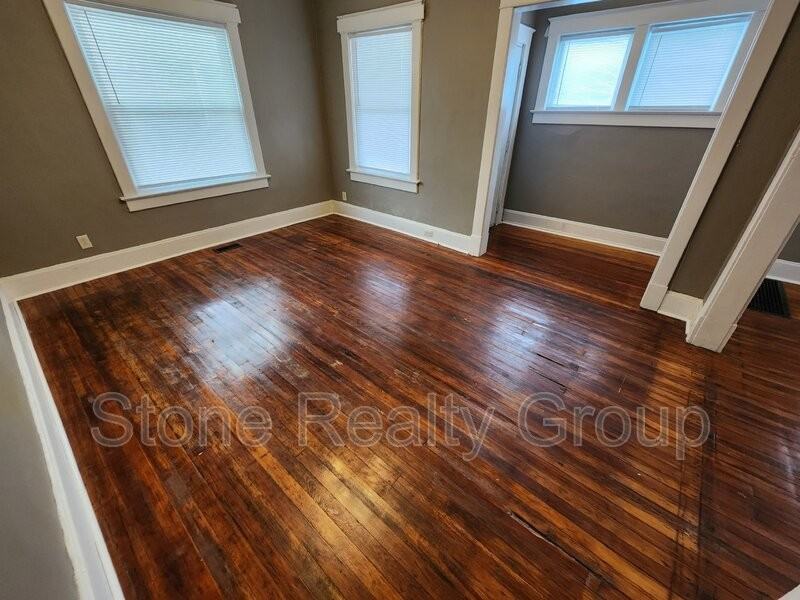 1407 S 8th St - Photo 2 of 13