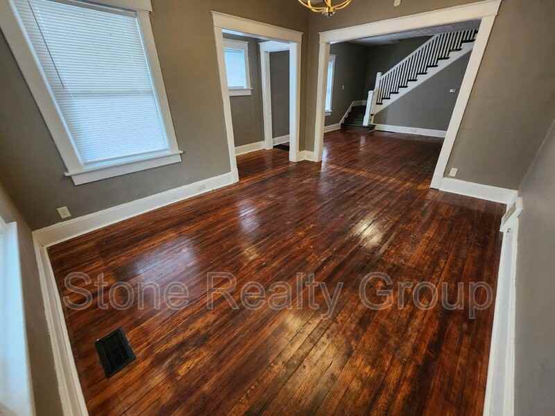 1407 S 8th St - Photo 3 of 13