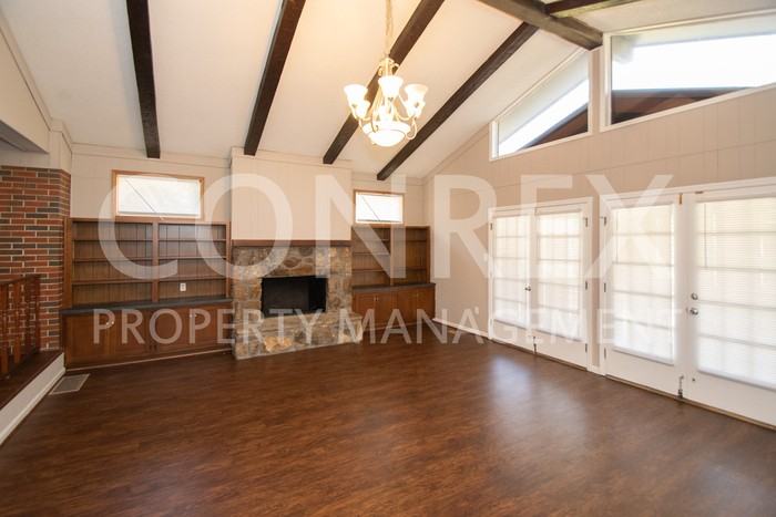 816 Martinwood Ln - Photo 3 of 10