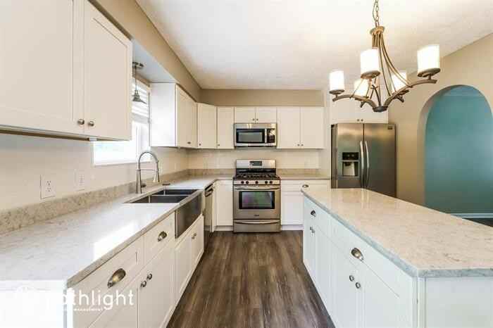 241 Rutherglen Dr - Photo 2 of 17