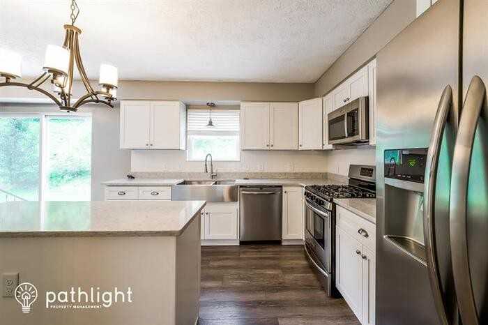 241 Rutherglen Dr - Photo 3 of 17