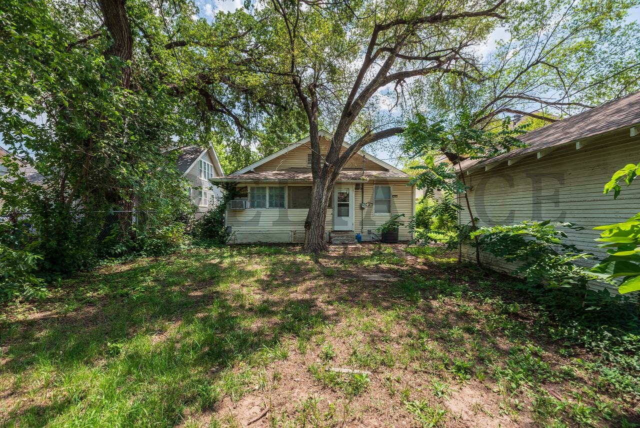 1539 N Waco Ave #1 - Photo 3 of 25
