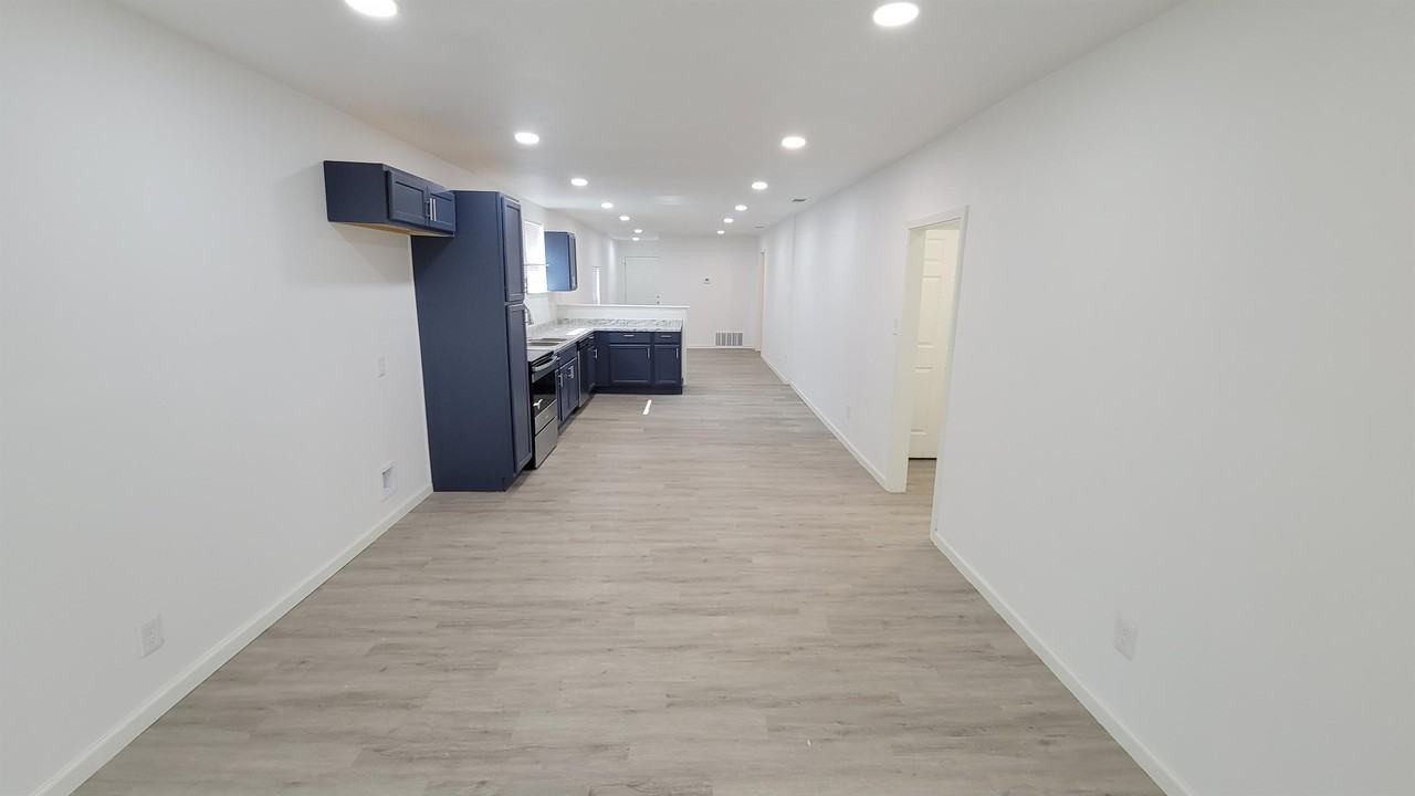 301 Robbins St #1 - Photo 3 of 17