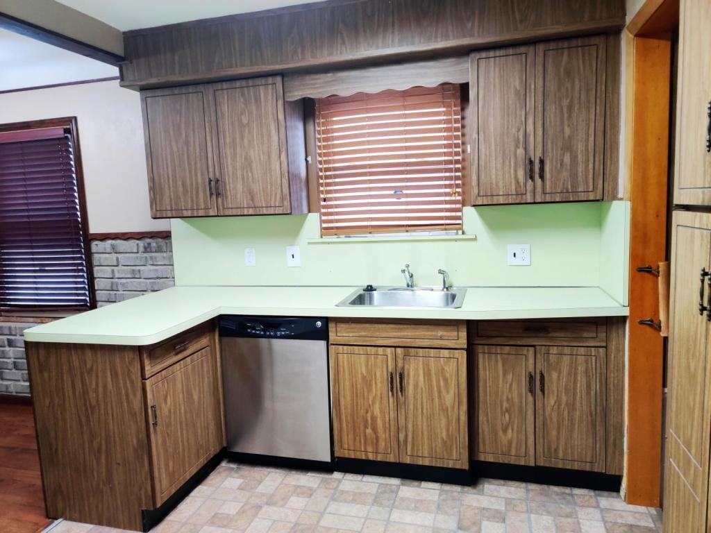 326 Amherst St - Photo 2 of 16