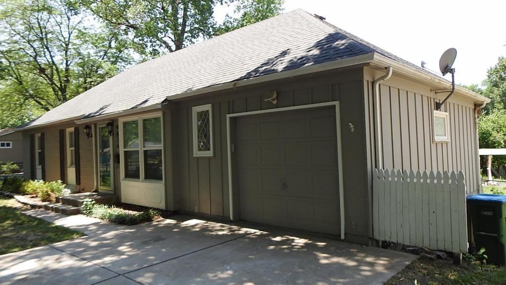 9834 England Dr - Photo 2 of 50