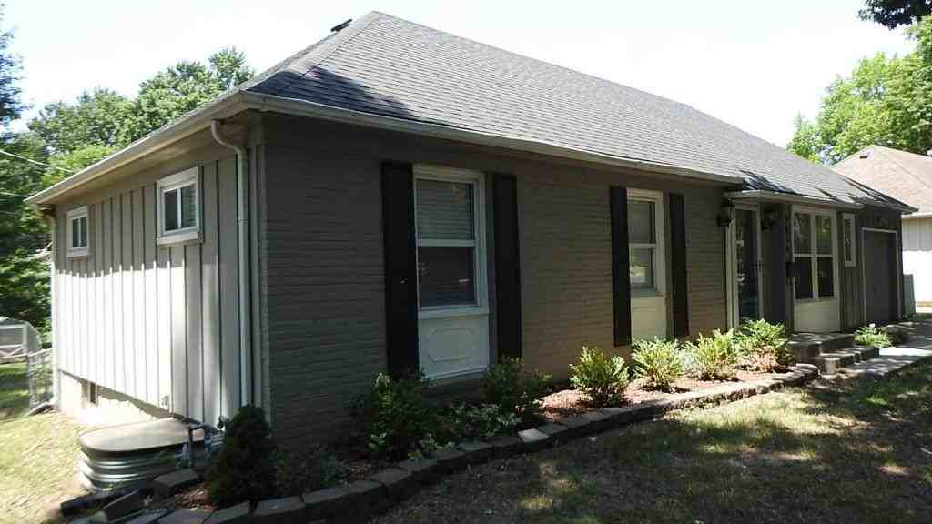 9834 England Dr - Photo 3 of 50