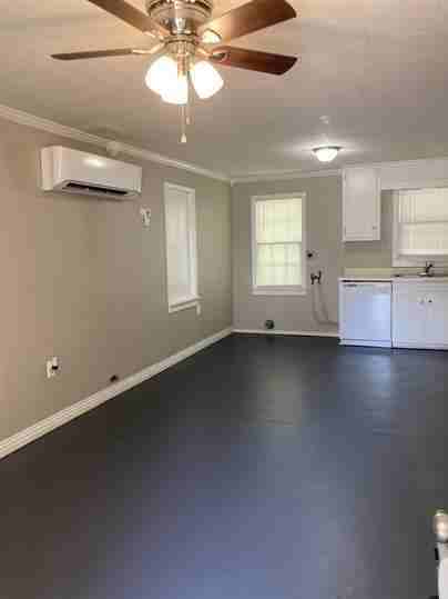 803 B 1/2 N Wright St - Photo 2 of 9