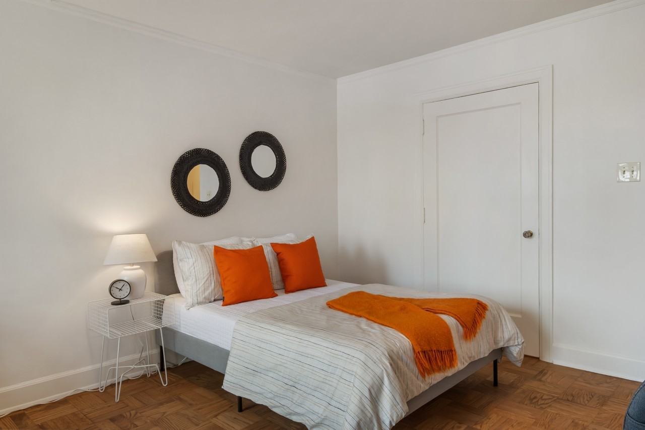 z-103125-University Manor - Photo 3 of 33