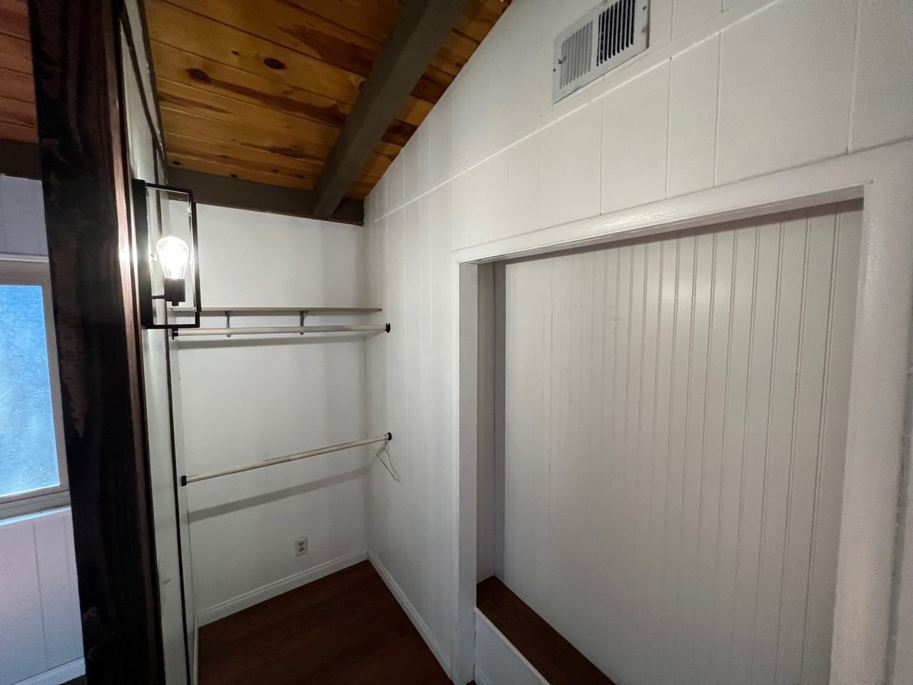 2588 Hollywood Dr #NA - Photo 3 of 14