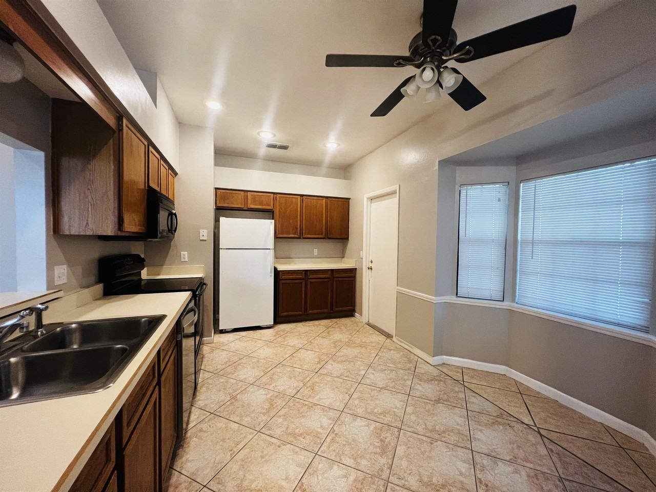 4255 Sandhurst Dr #1 - Photo 2 of 10