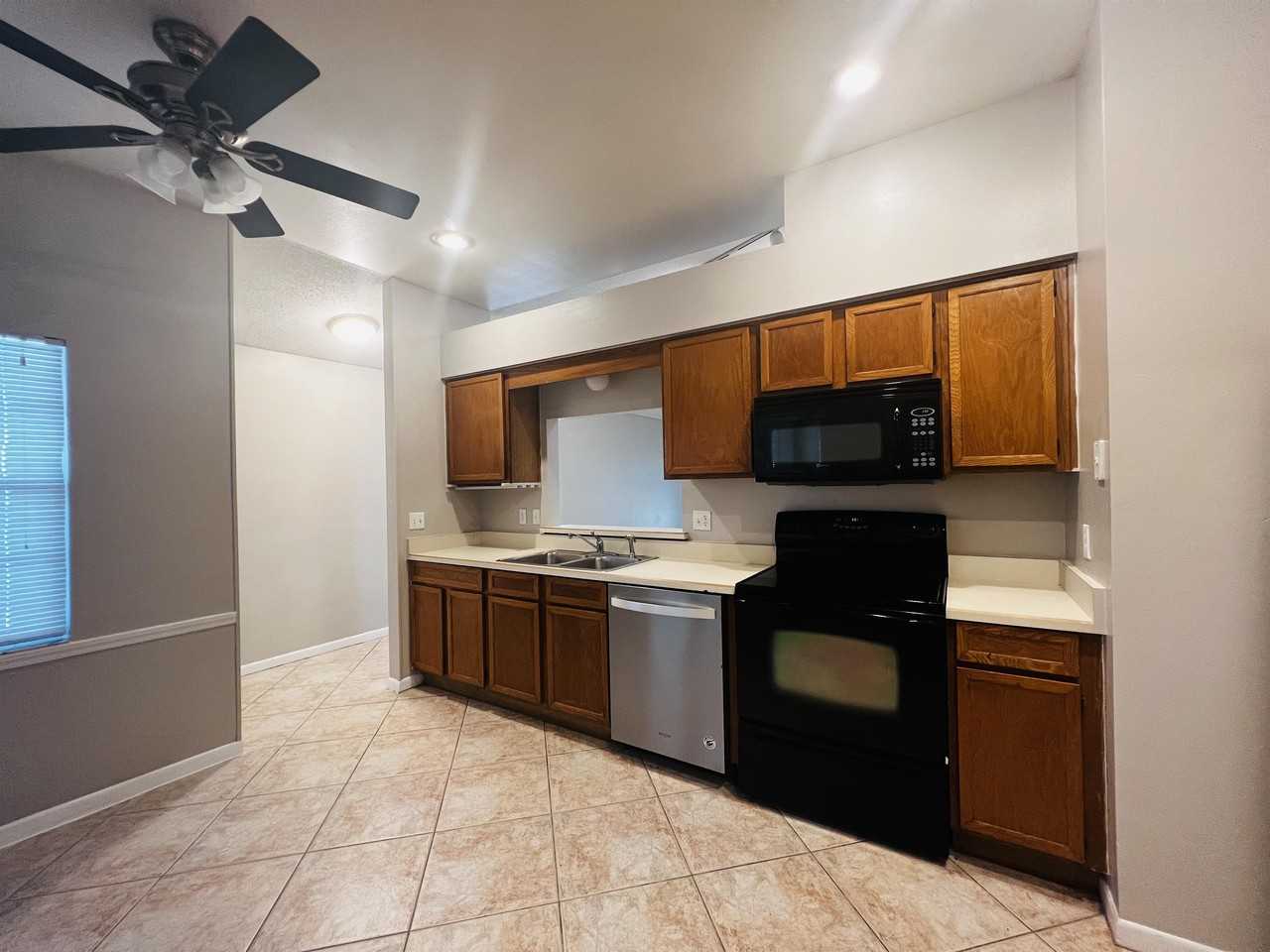 4255 Sandhurst Dr #1 - Photo 3 of 10