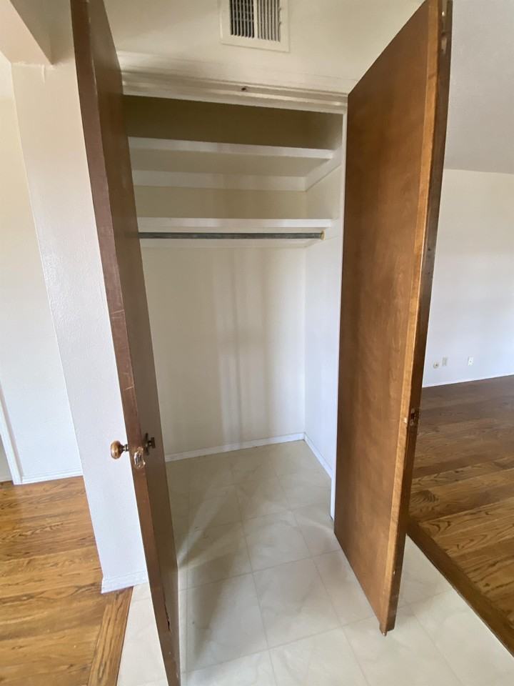 901 Santa Ana Ave Se #0 - Photo 3 of 27