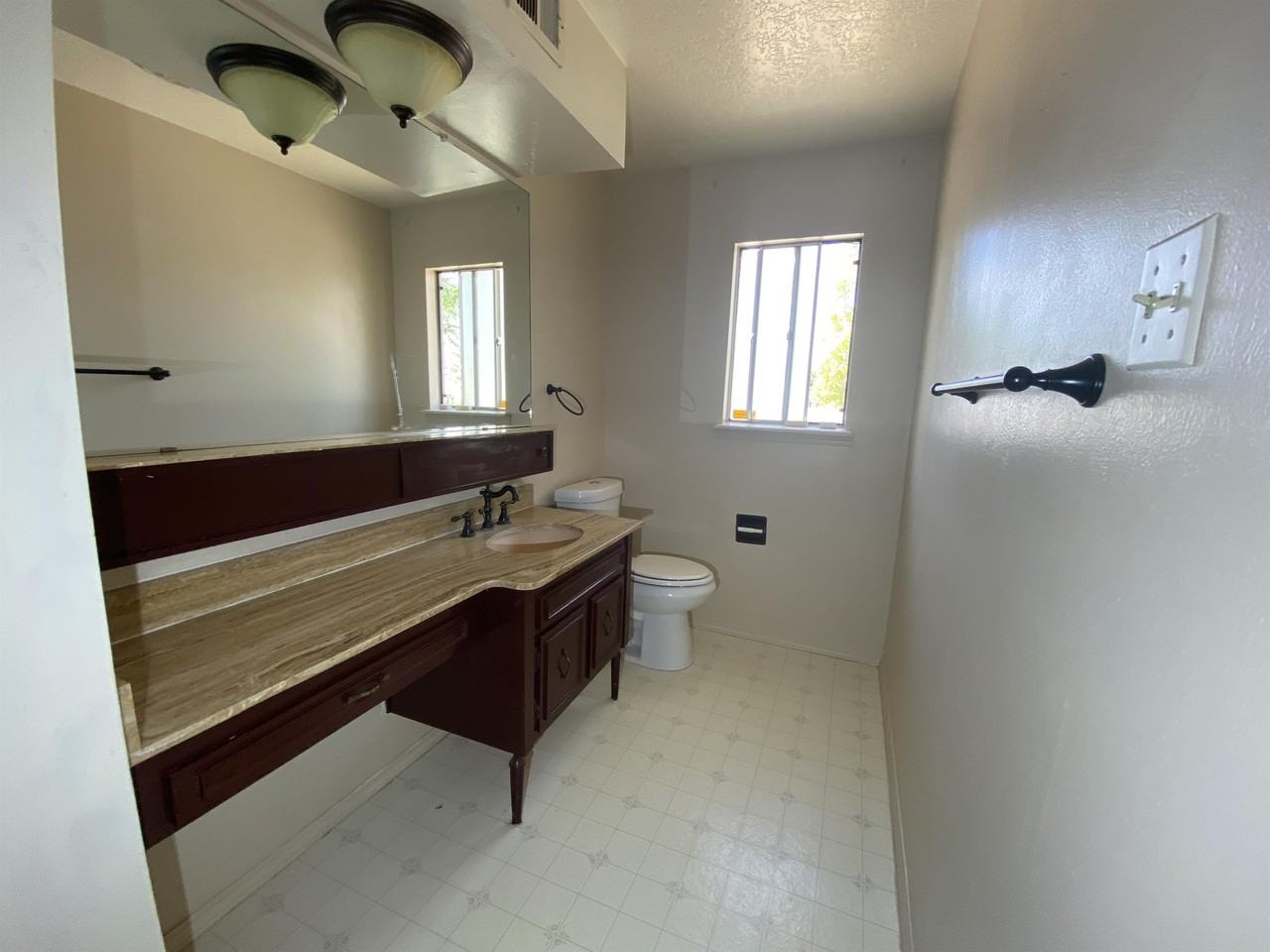 901 Santa Ana Ave Se #0 - Photo 6 of 27