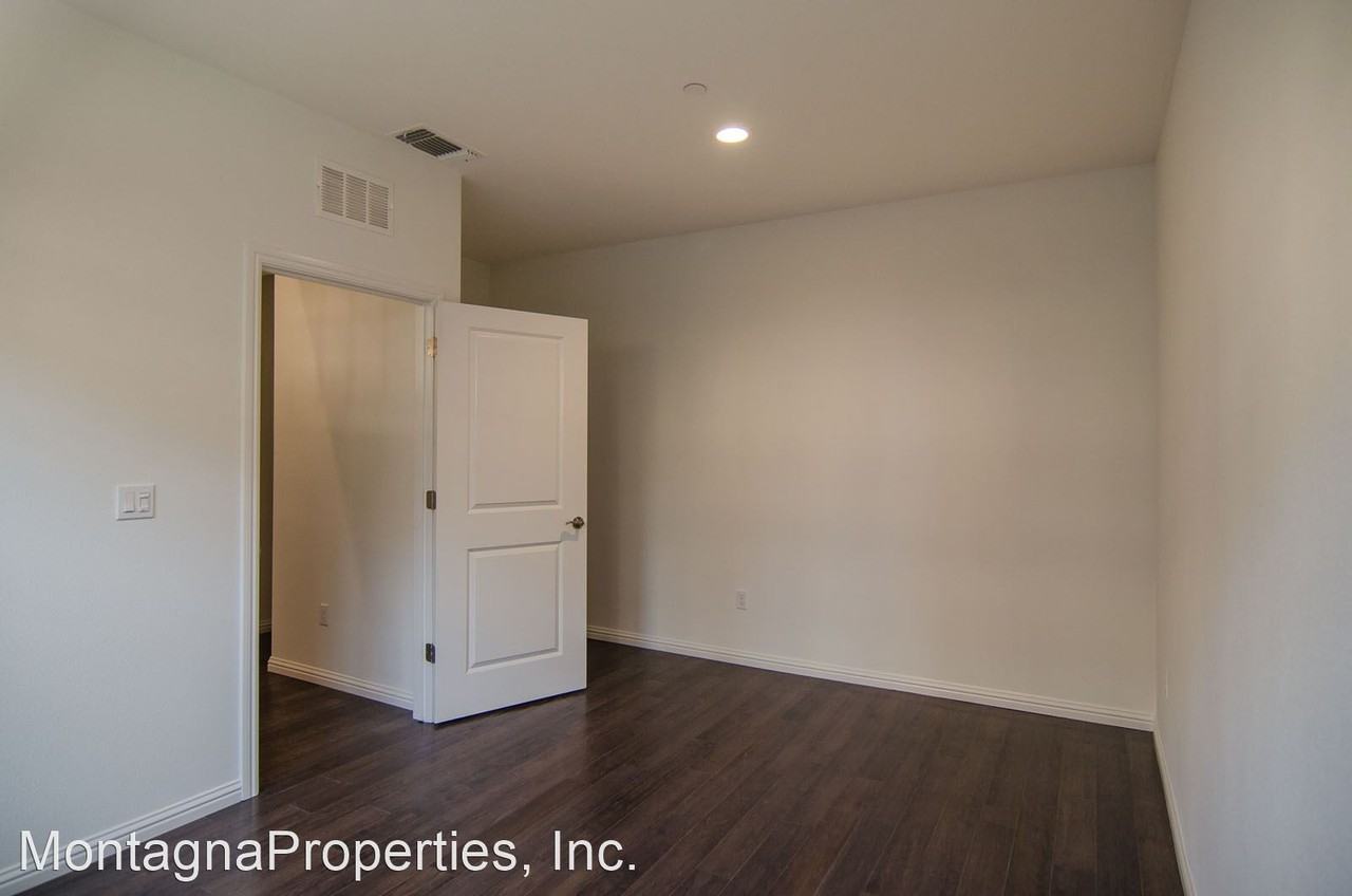 3208 Pyramid Way - Photo 2 of 17