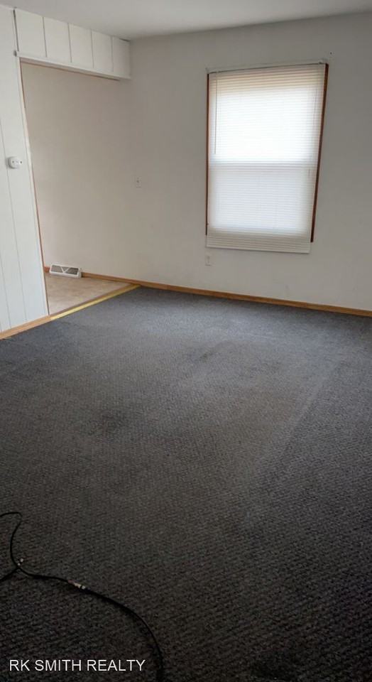 110-112 Wallace Way - Photo 3 of 13