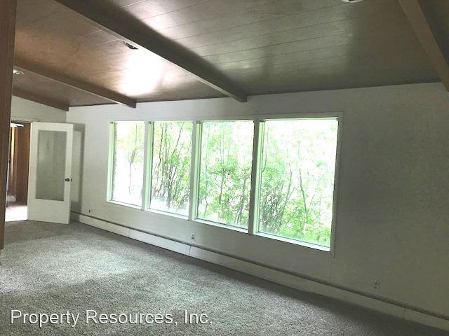 635 Meadowbrook Dr - Photo 3 of 10