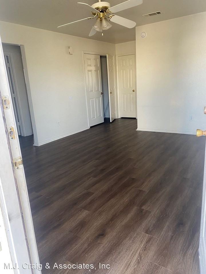 1302 Dugger Cir - Photo 2 of 12