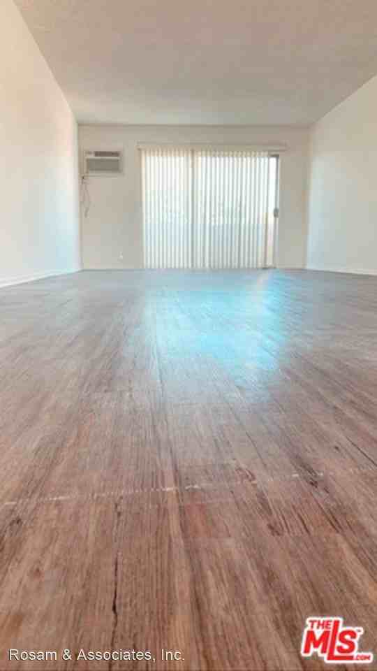 1420 Oakhurst Drive - Photo 2 of 7