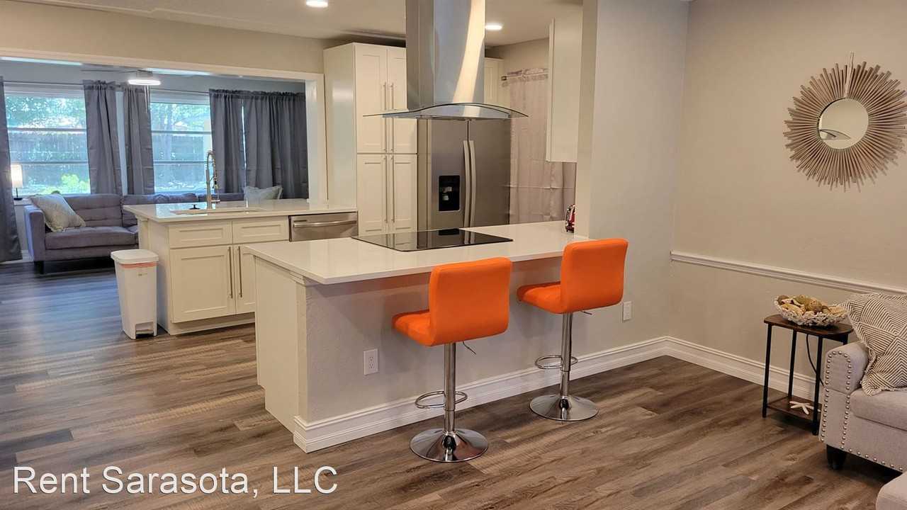 230 N Briggs Ave - Photo 3 of 19