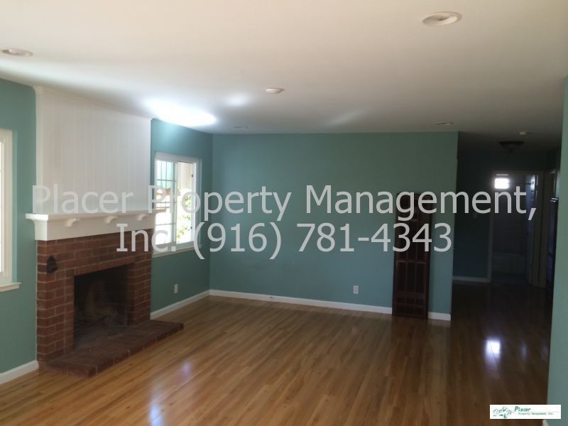 6513 Whitsett Dr - Photo 3 of 10
