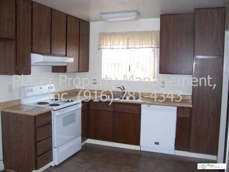 1303 Elm St - Photo 2 of 4