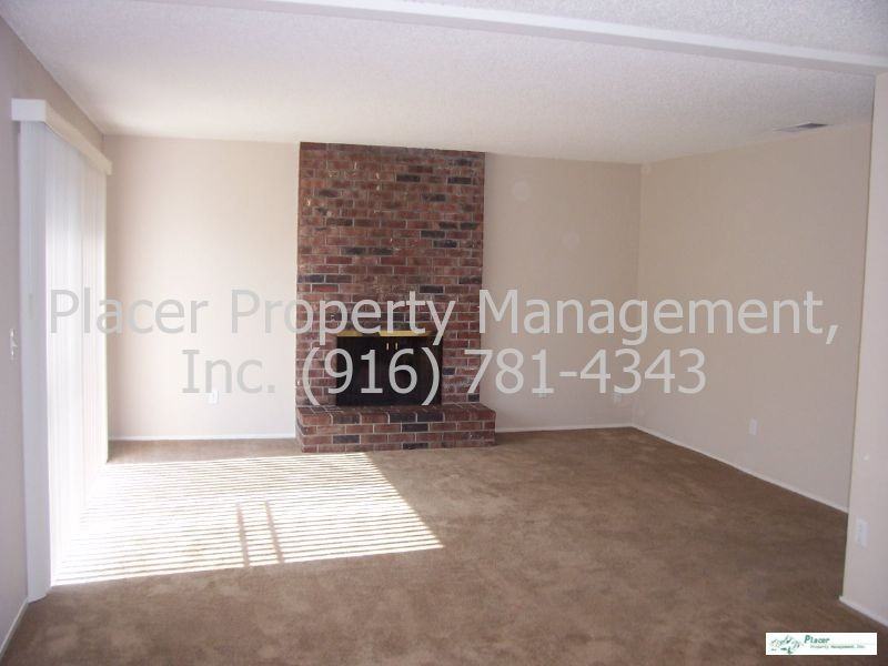 1303 Elm St - Photo 3 of 4